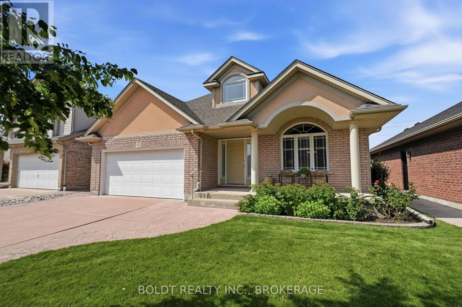9 Nicholas Drive Property Photo 2