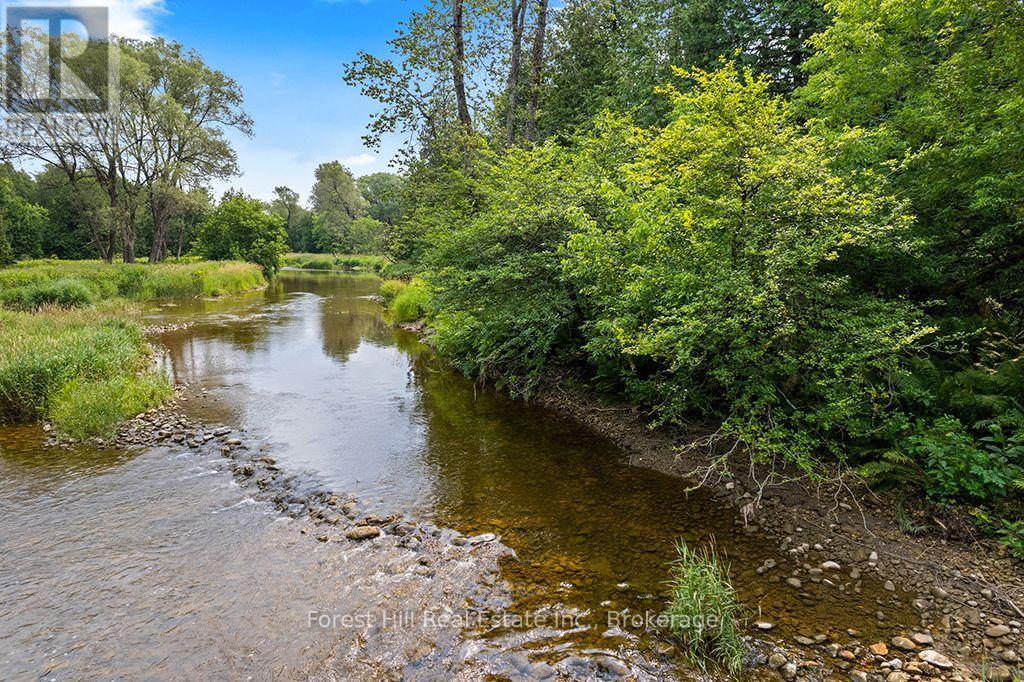 344511 North Line Property Photo 3