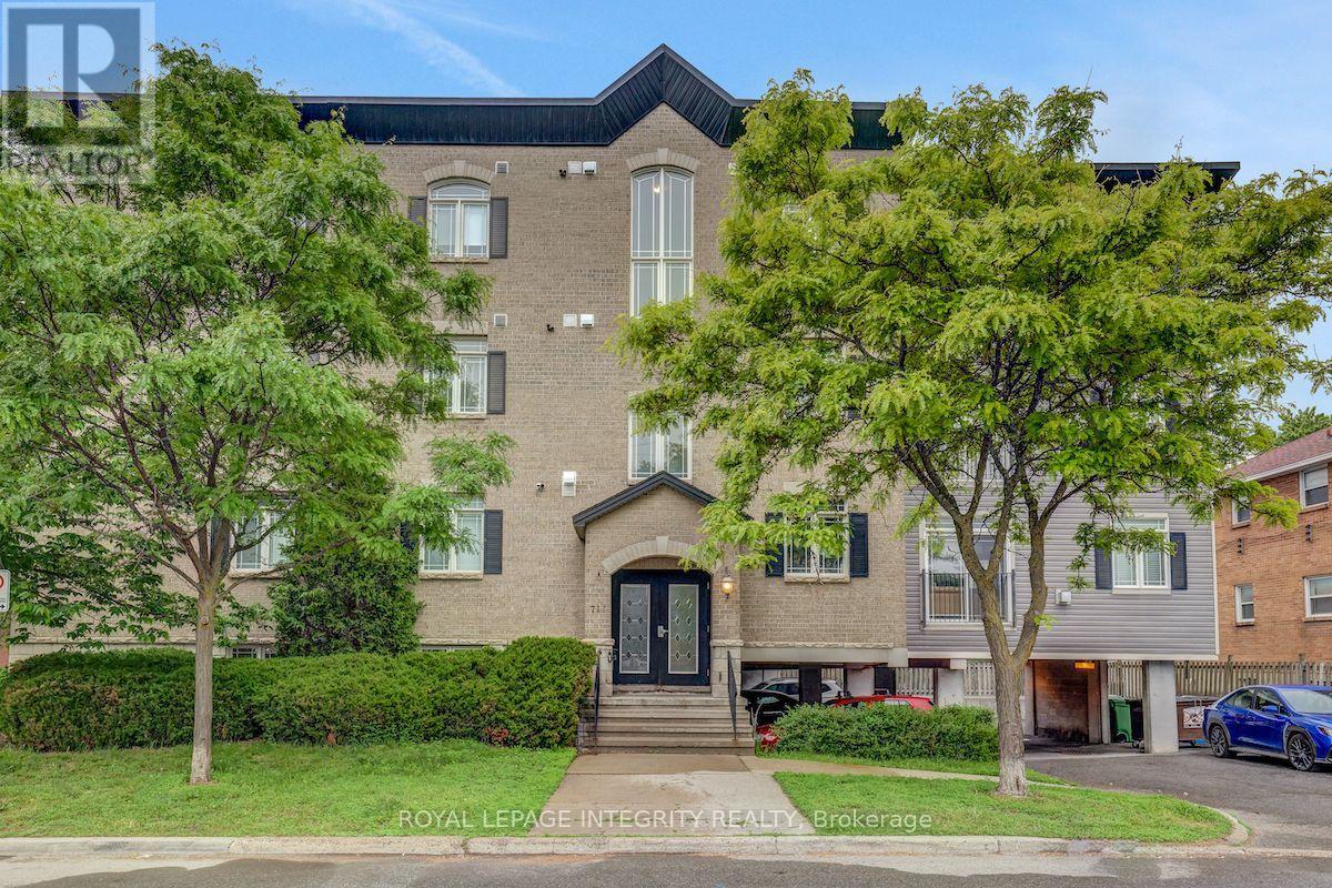 402 - 711 CHURCHILL AVENUE N Property Photo 1