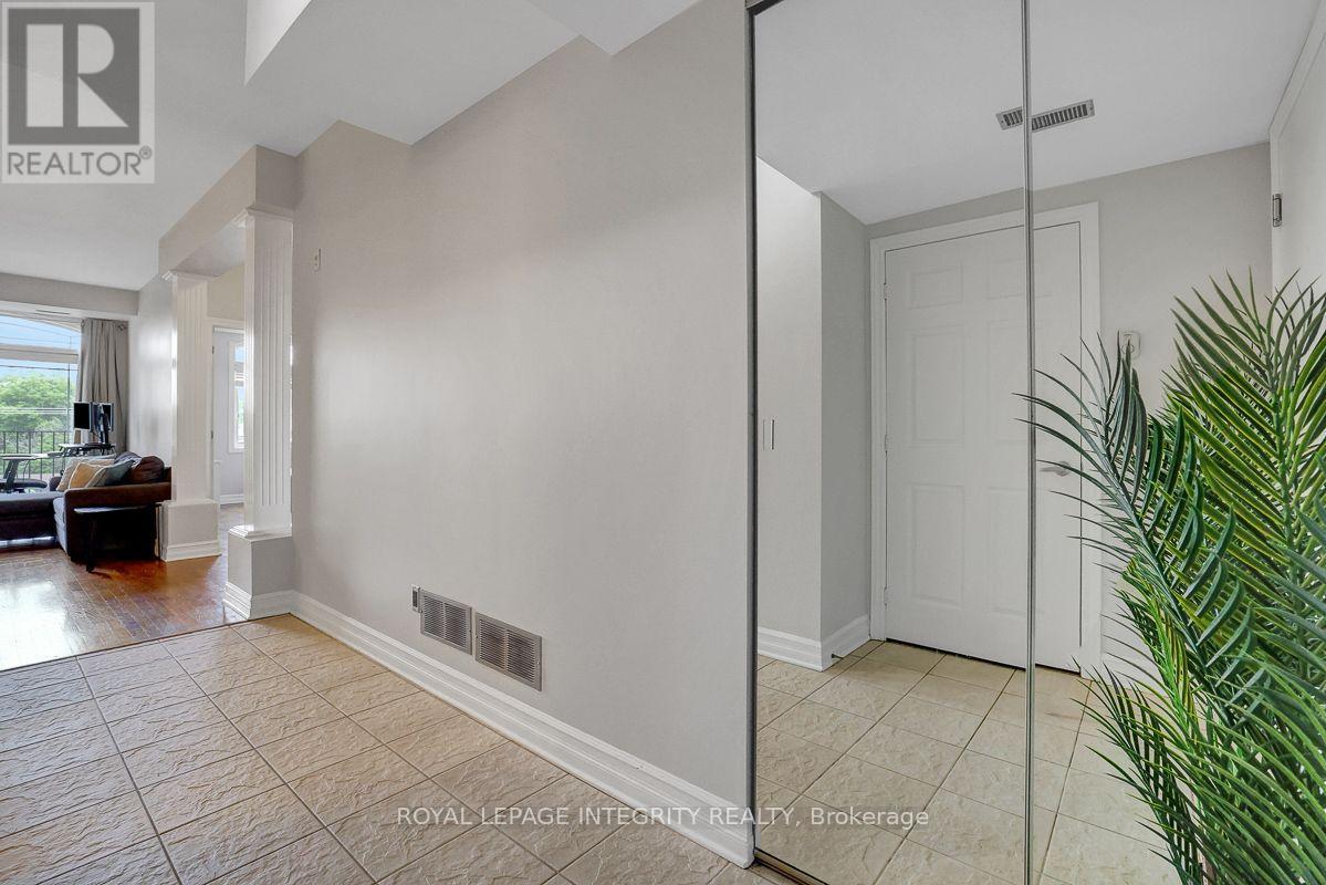 402 - 711 Churchill Avenue N Property Photo 2