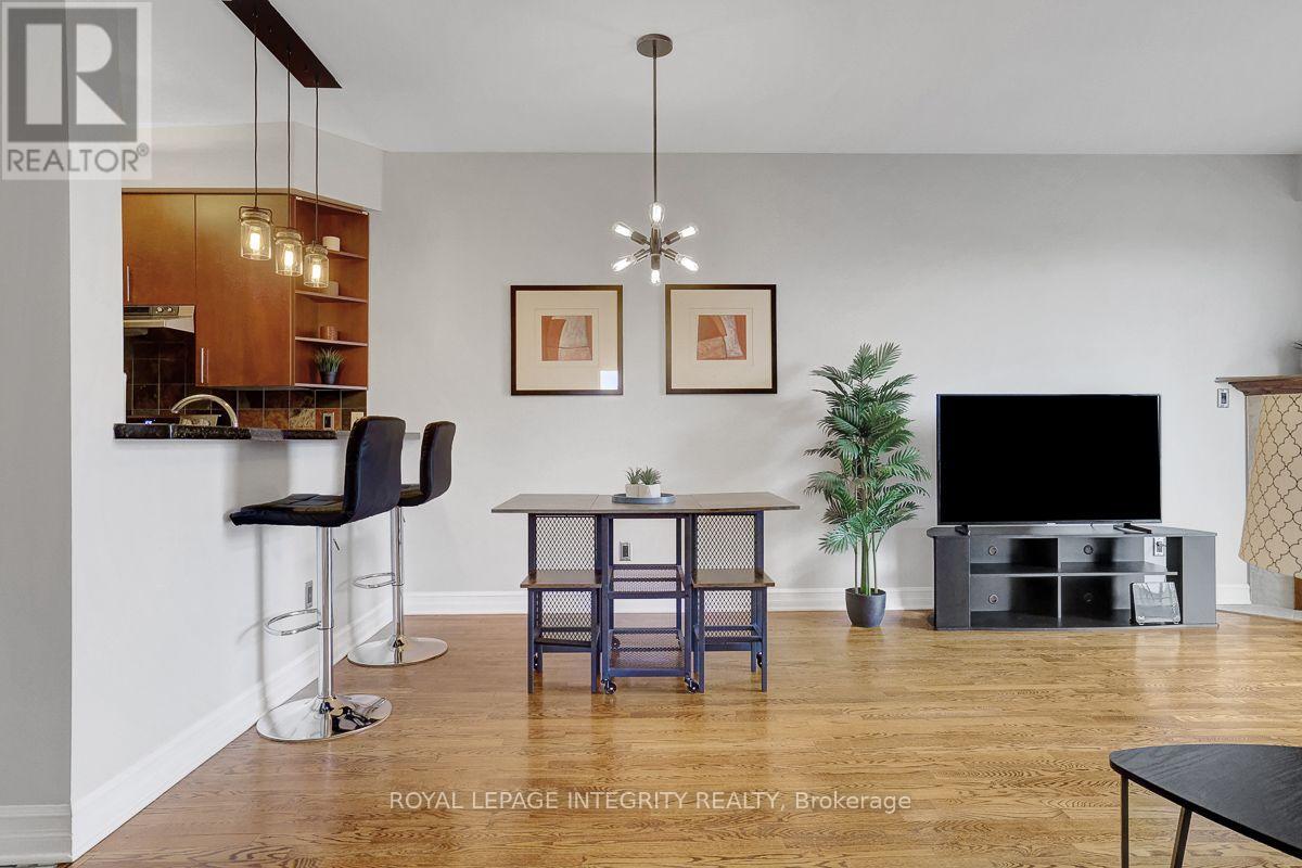 402 - 711 Churchill Avenue N Property Photo 5