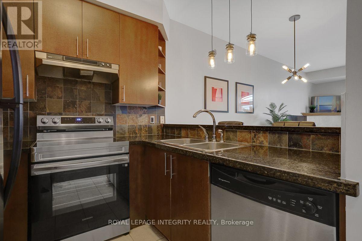 402 - 711 Churchill Avenue N Property Photo 14