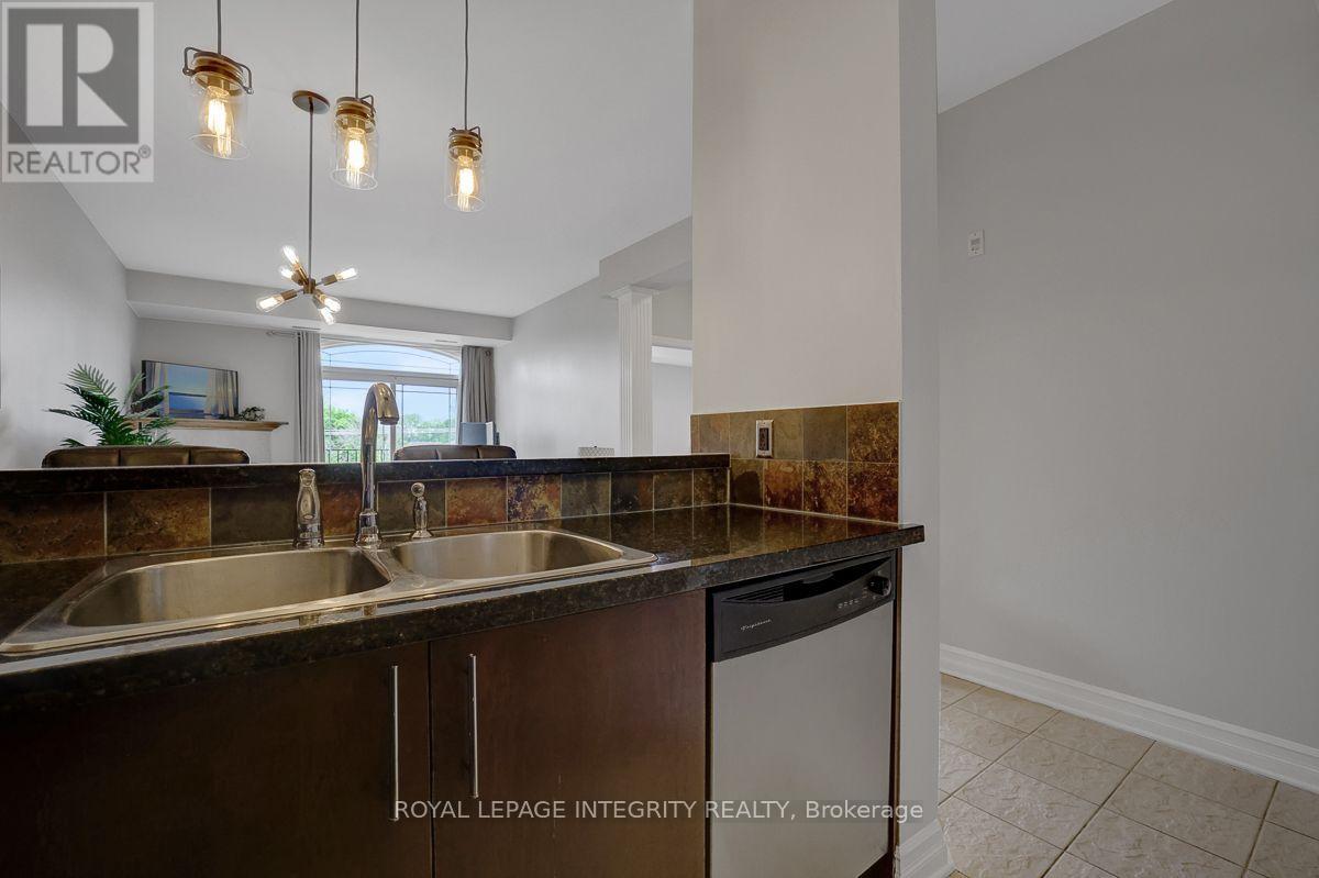 402 - 711 Churchill Avenue N Property Photo 15