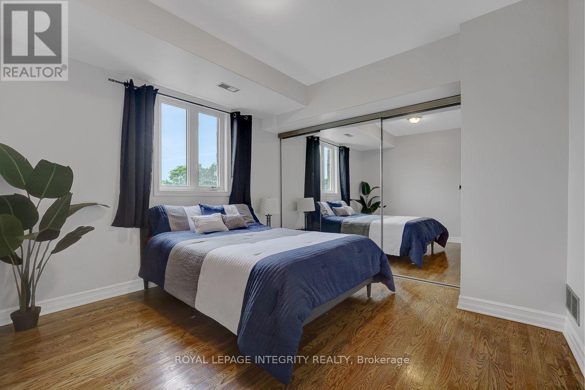 402 - 711 Churchill Avenue N Property Photo 16