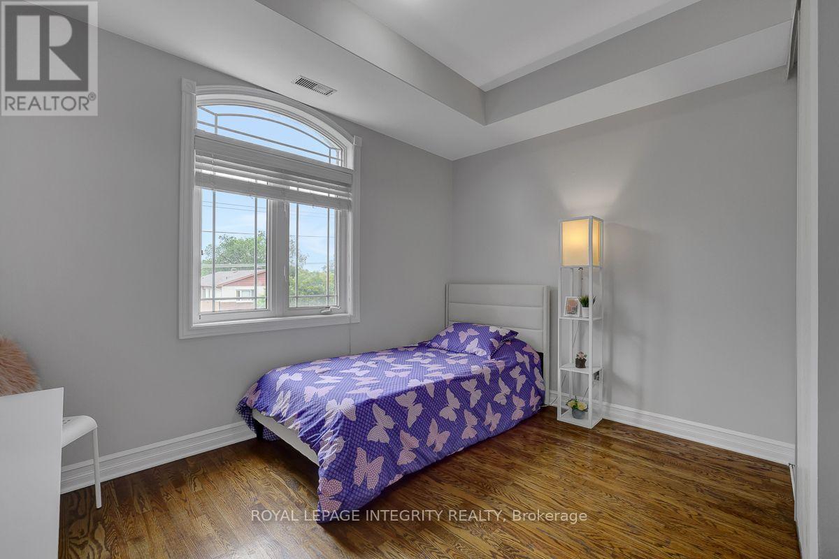 402 - 711 Churchill Avenue N Property Photo 20