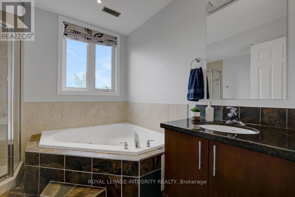 402 - 711 Churchill Avenue N Property Photo 22