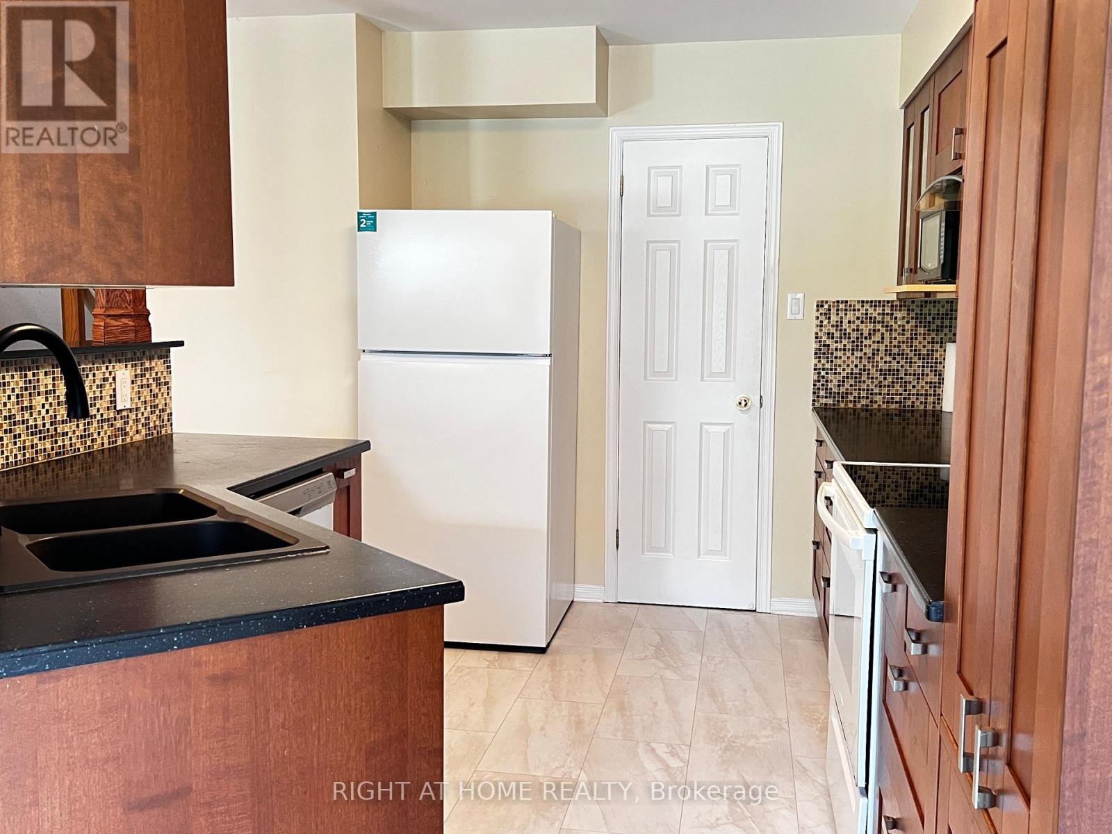 1741 Jobin Crescent Property Photo 9