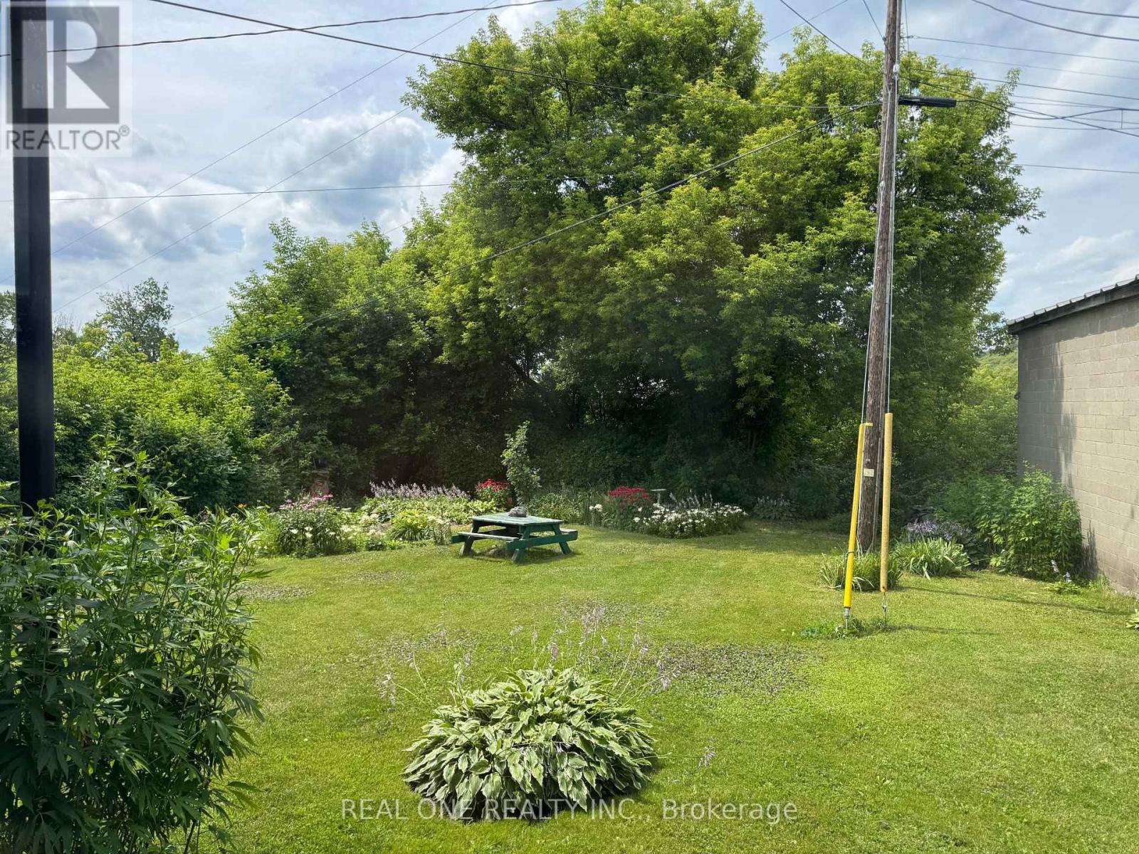 185 Ontario Street Property Photo 7