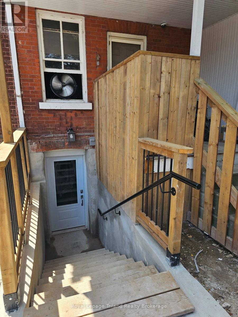 4 - 565 PEEL STREET E Property Photo 1