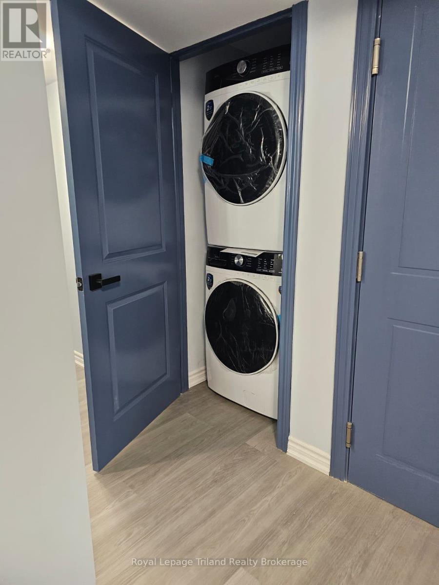 4 - 565 Peel Street E Property Photo 3
