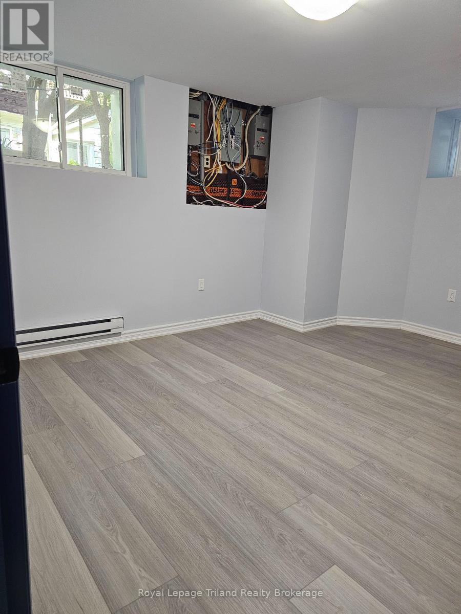 4 - 565 Peel Street E Property Photo 8