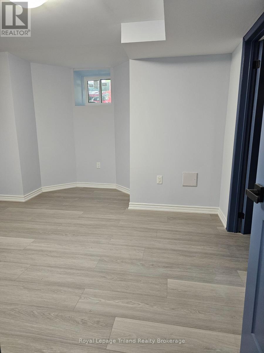4 - 565 Peel Street E Property Photo 9