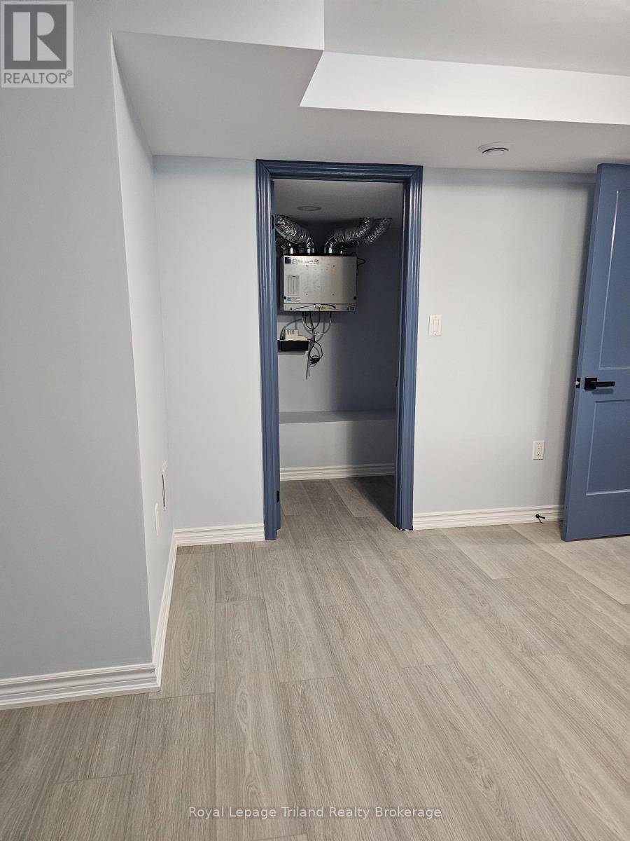 4 - 565 Peel Street E Property Photo 11