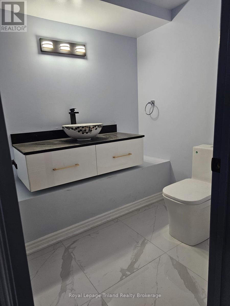 4 - 565 Peel Street E Property Photo 12