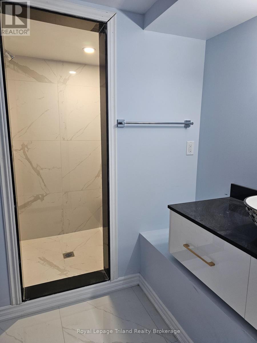 4 - 565 Peel Street E Property Photo 13