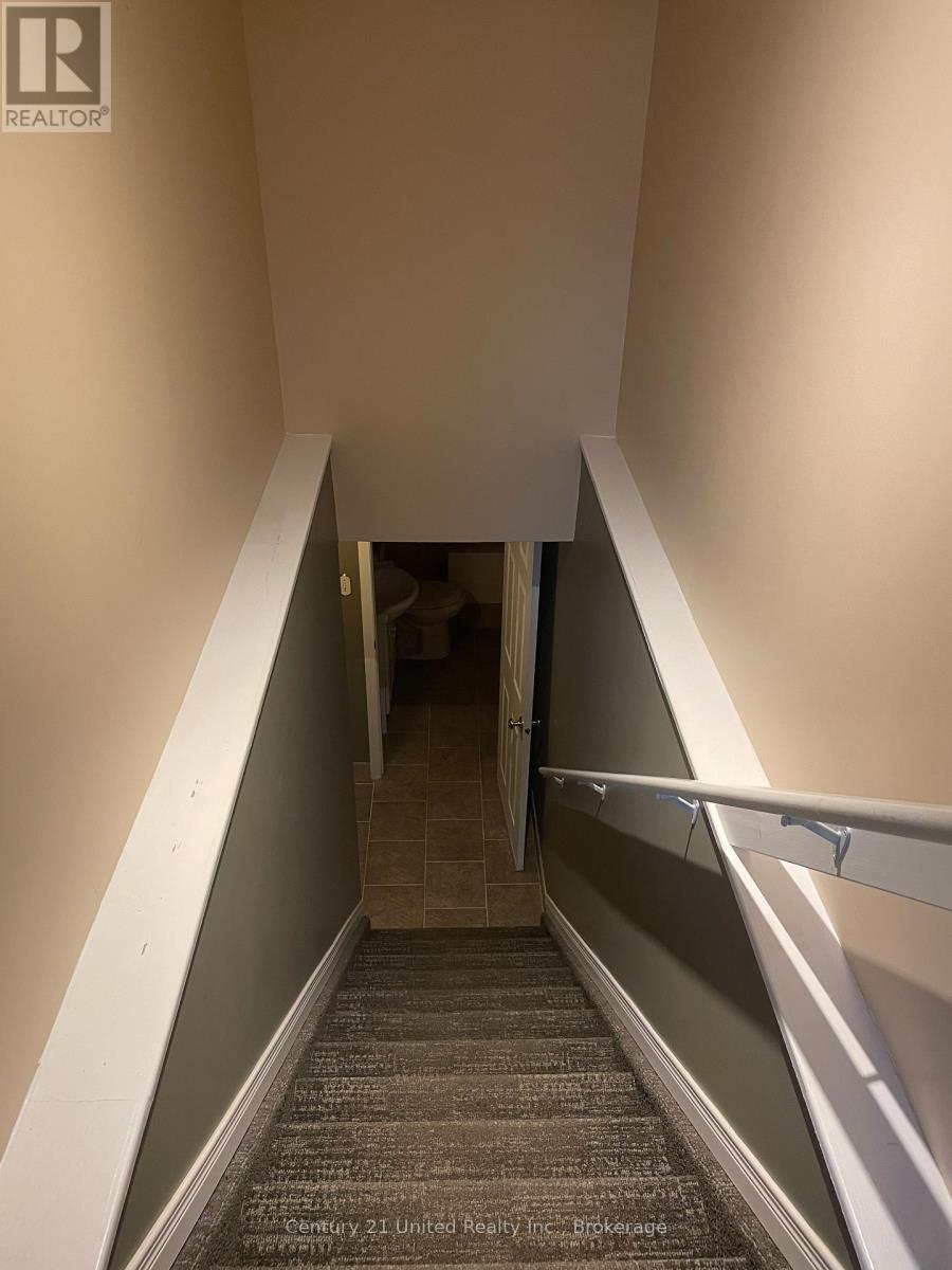 114 Simcoe Street Property Photo 8