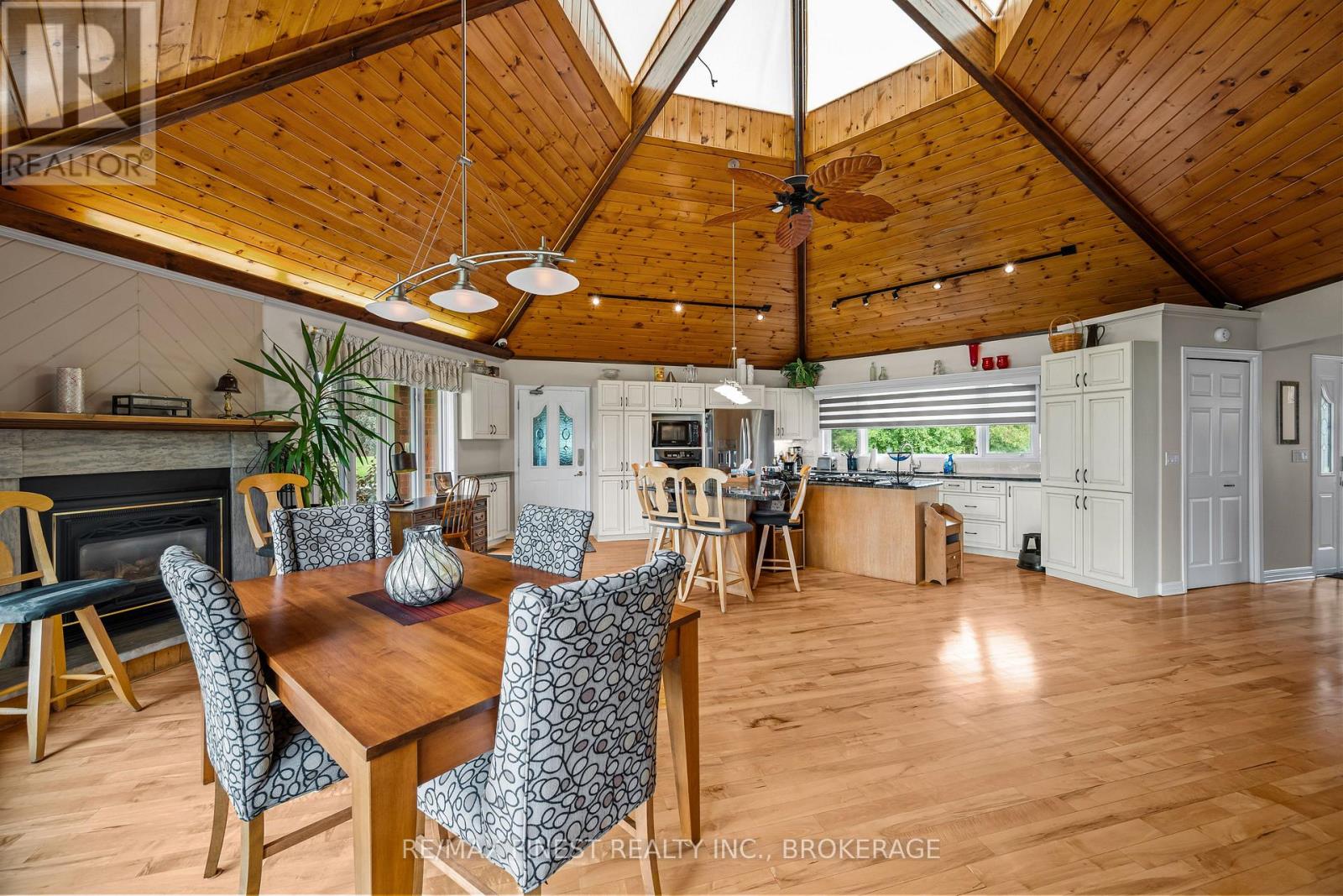 32 Howe Island Drive Property Photo 8