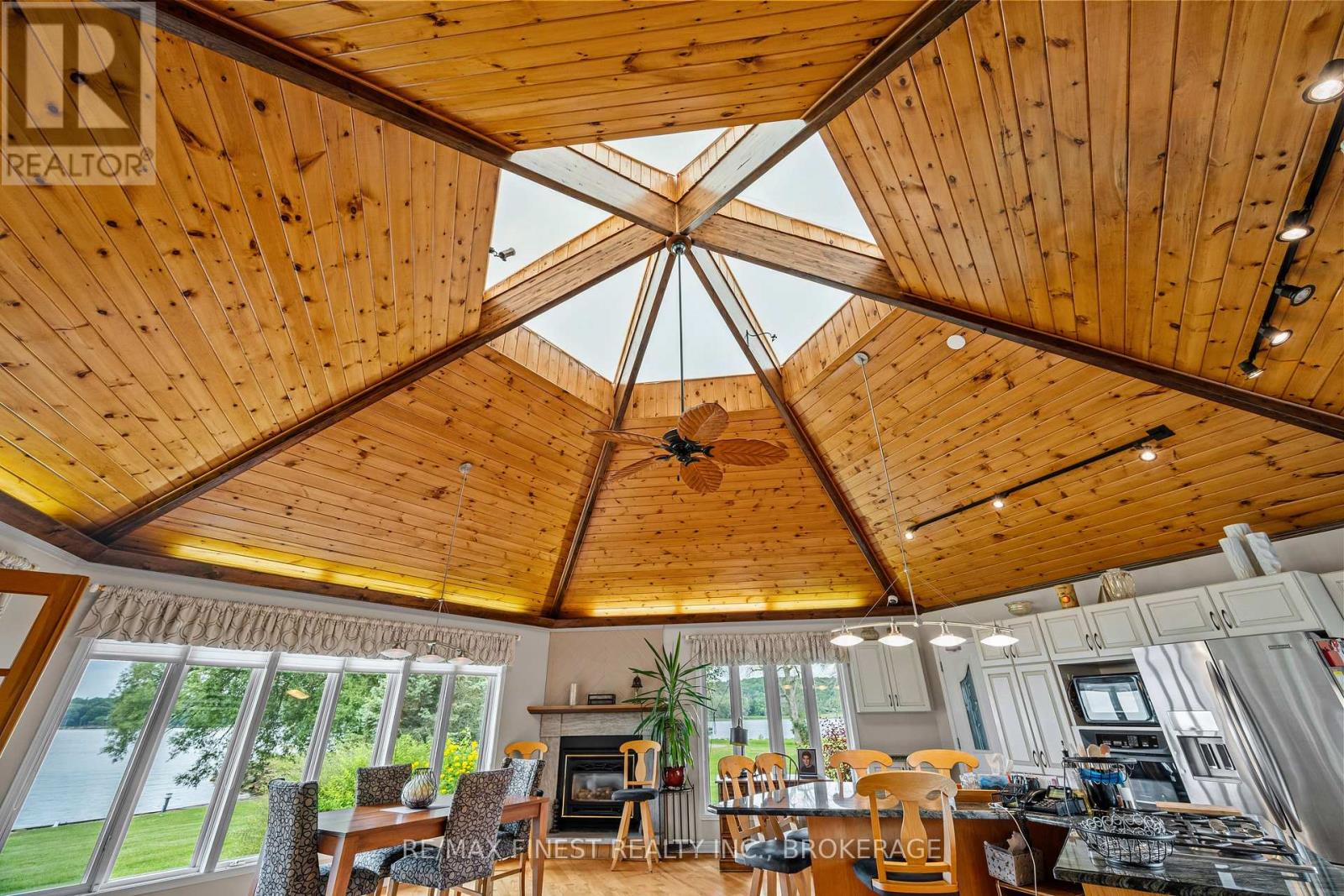32 Howe Island Drive Property Photo 9