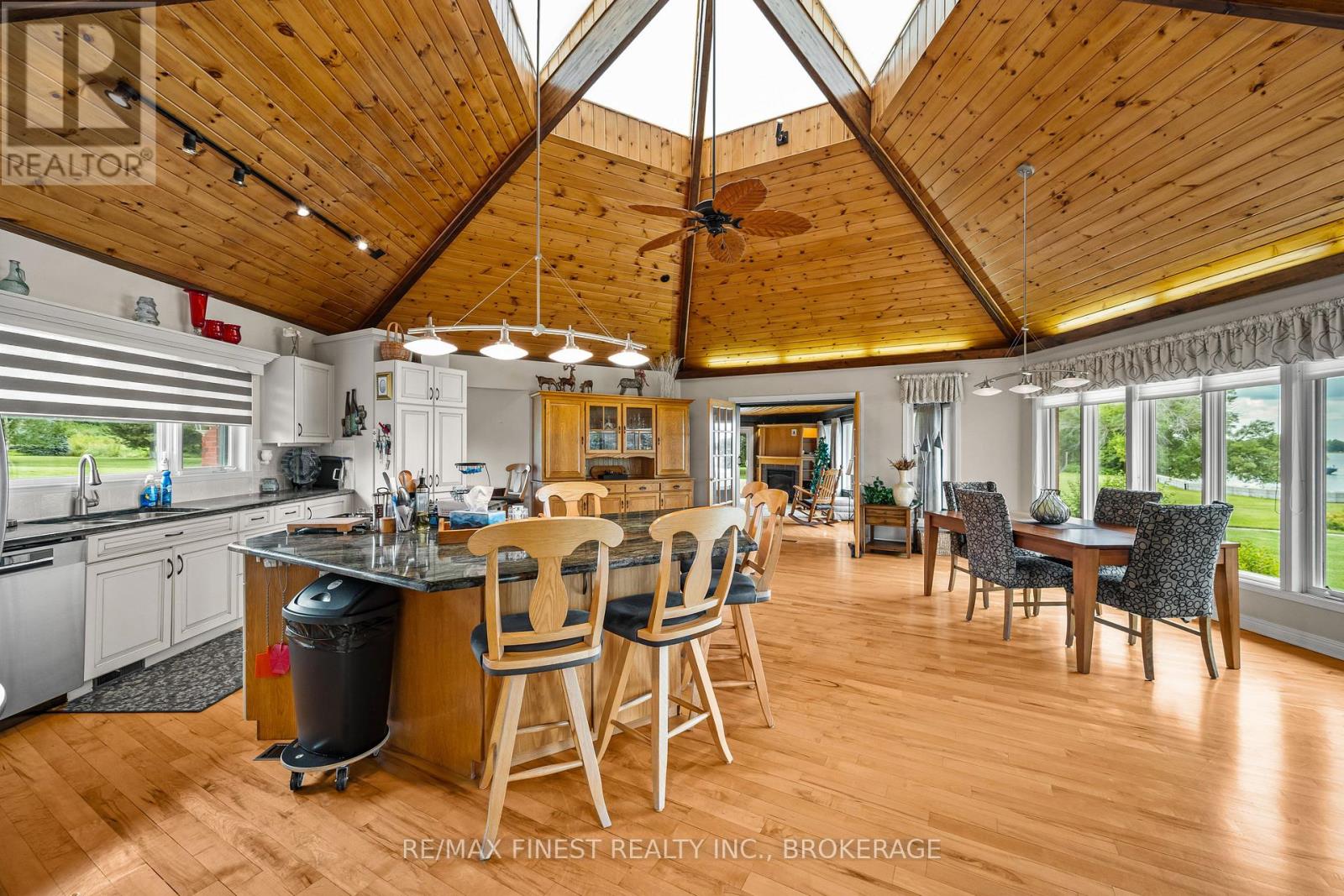 32 Howe Island Drive Property Photo 13