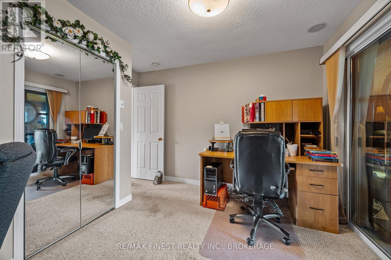 32 Howe Island Drive Property Photo 17