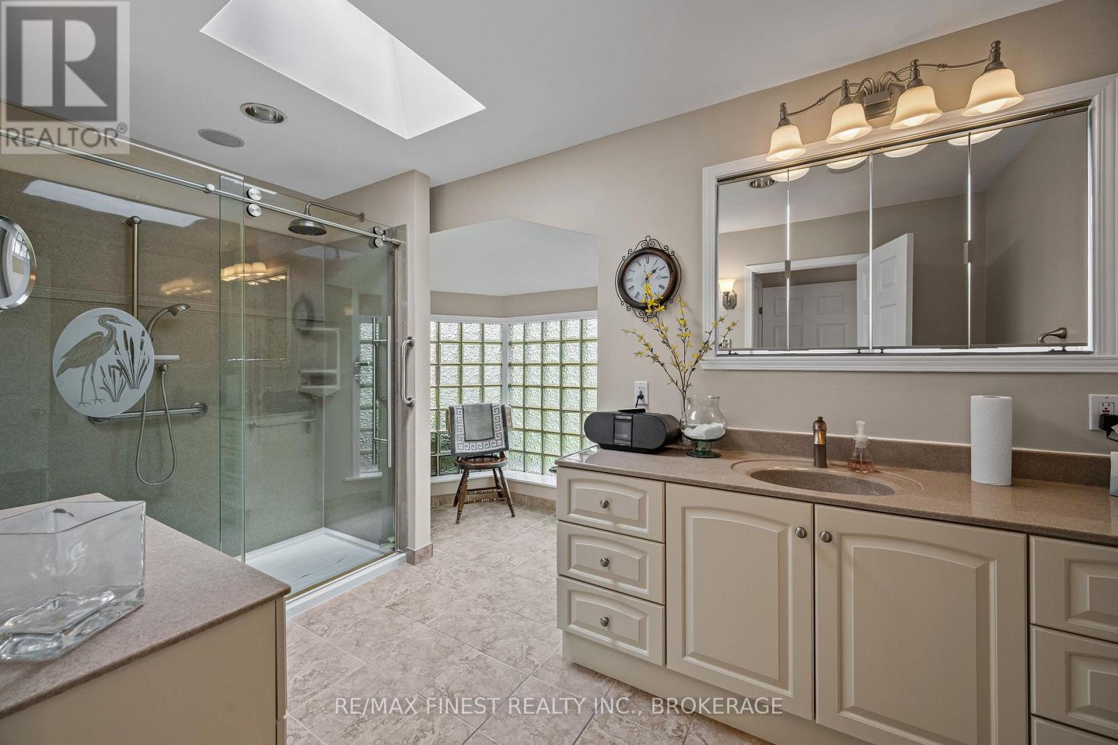 32 Howe Island Drive Property Photo 21