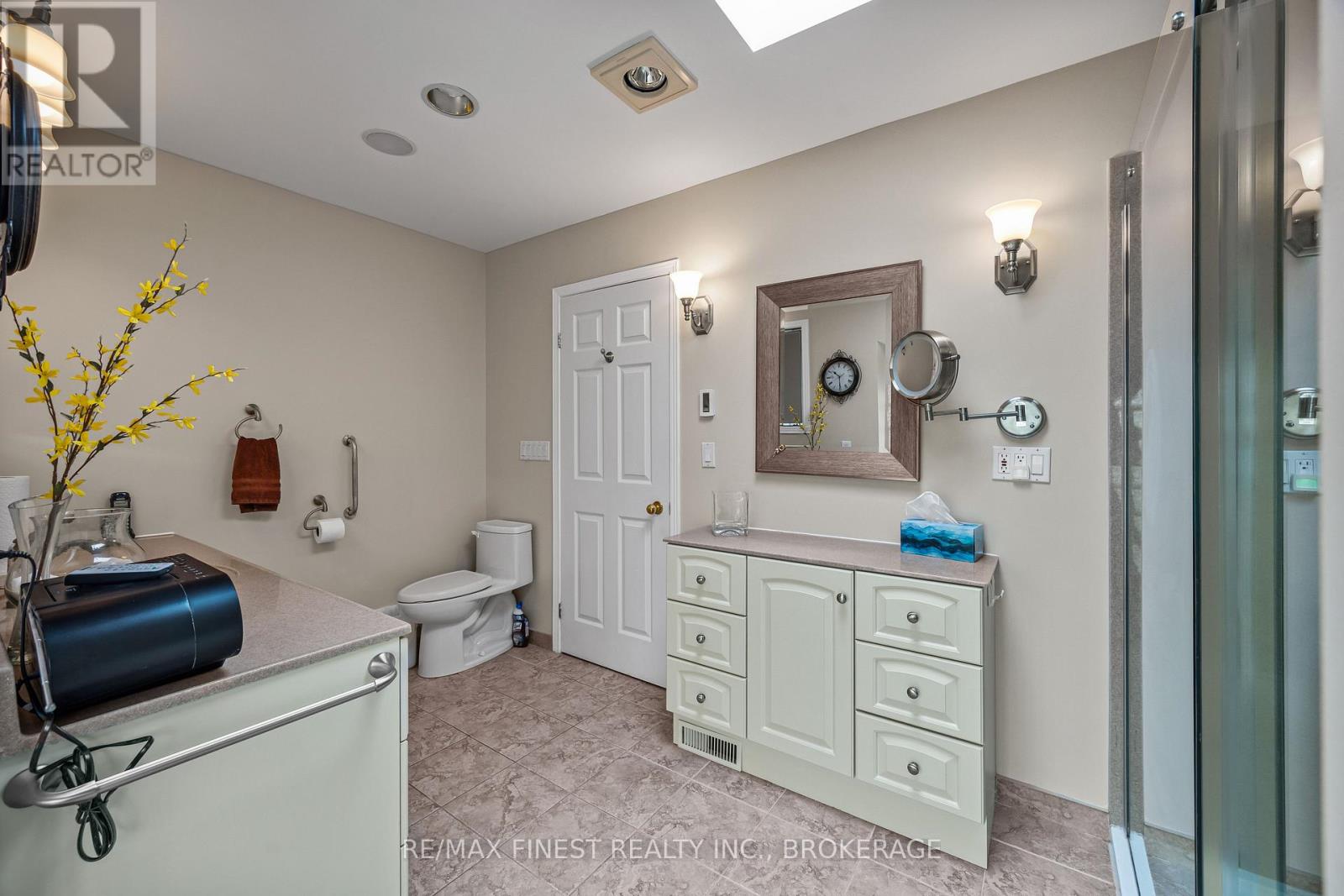 32 Howe Island Drive Property Photo 22