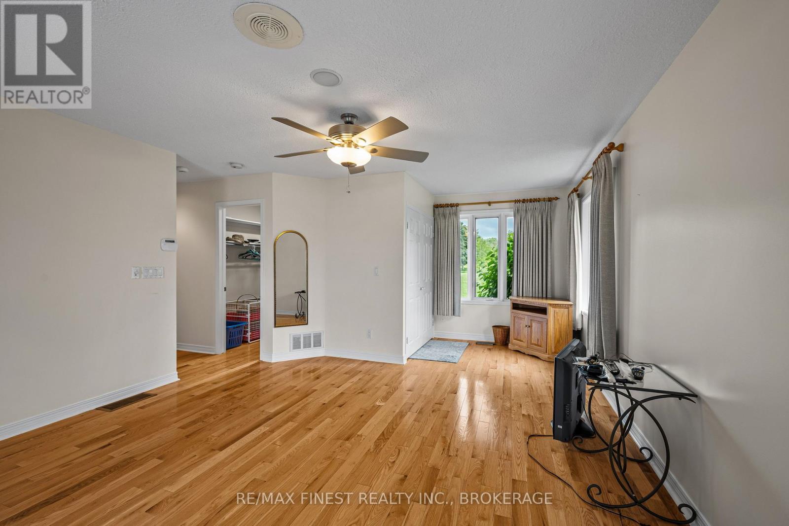 32 Howe Island Drive Property Photo 24