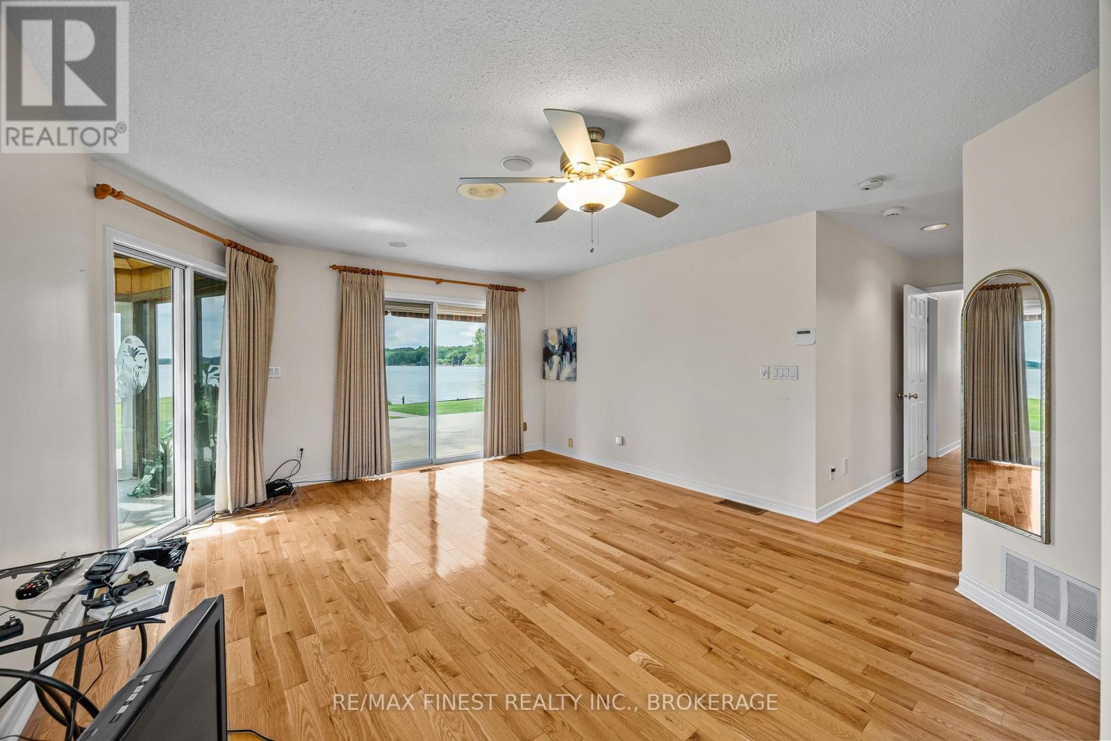 32 Howe Island Drive Property Photo 25