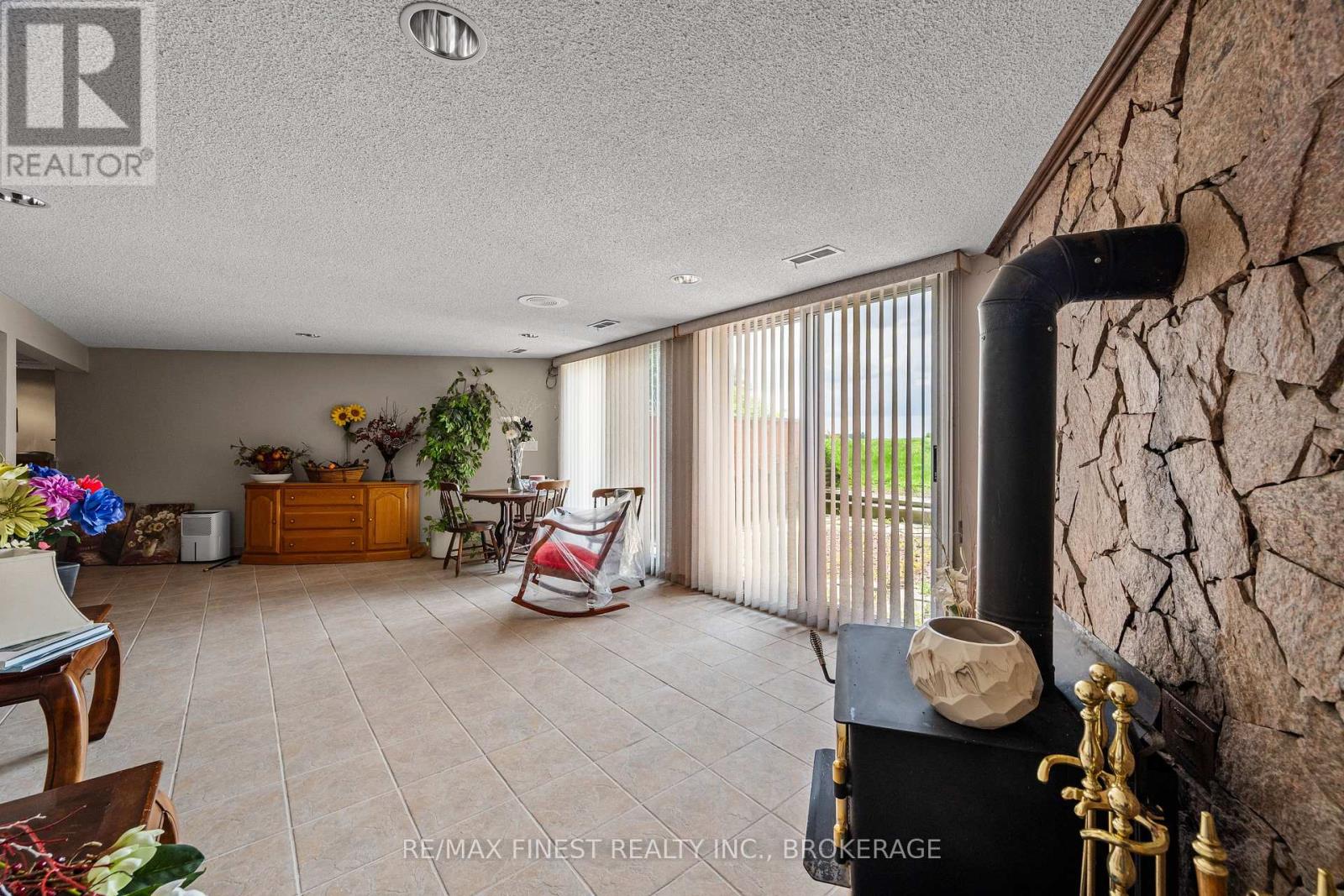 32 Howe Island Drive Property Photo 30