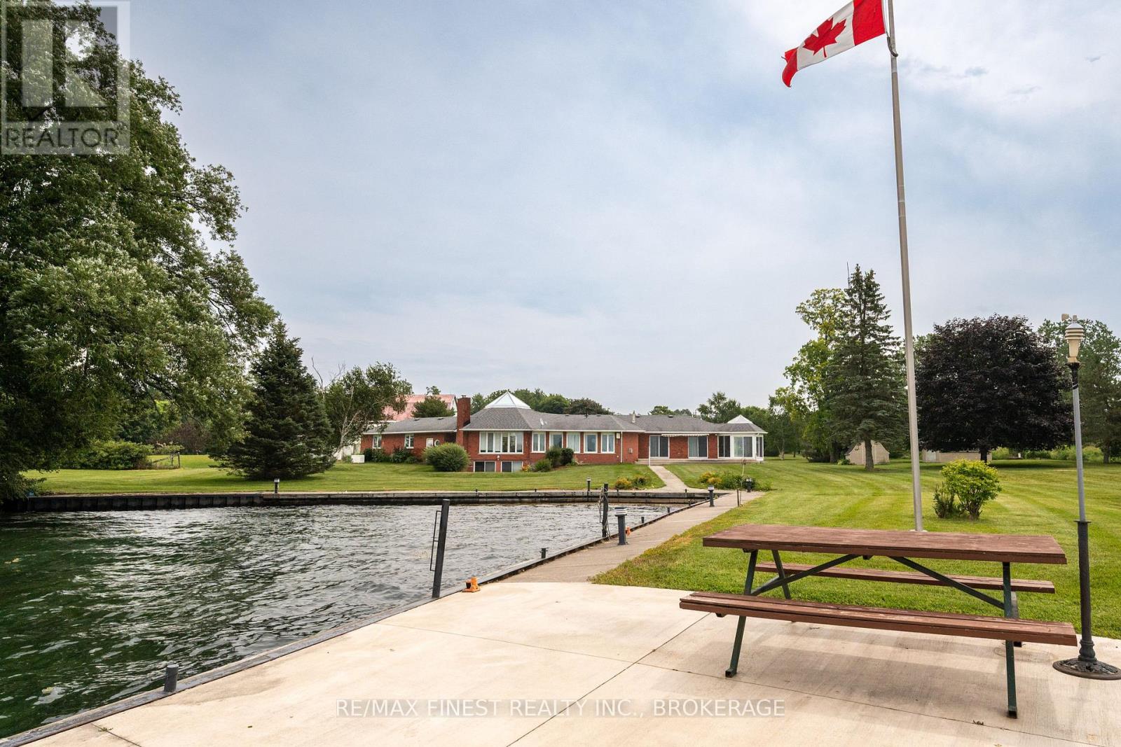 32 Howe Island Drive Property Photo 37