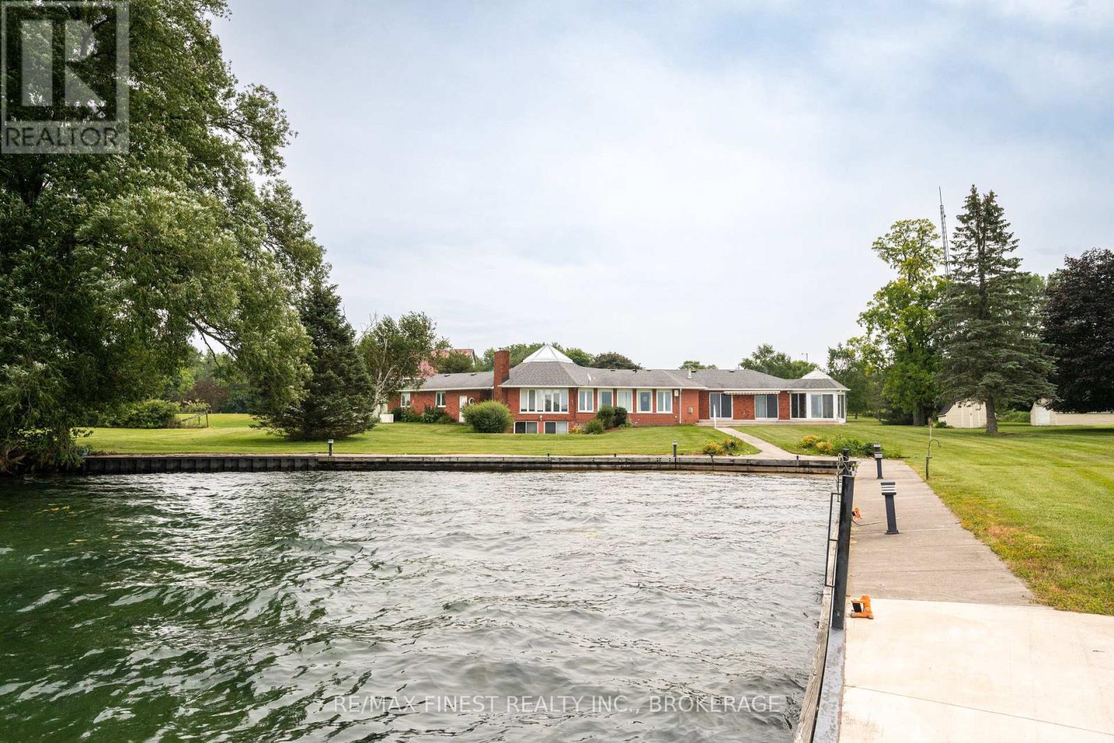 32 Howe Island Drive Property Photo 38