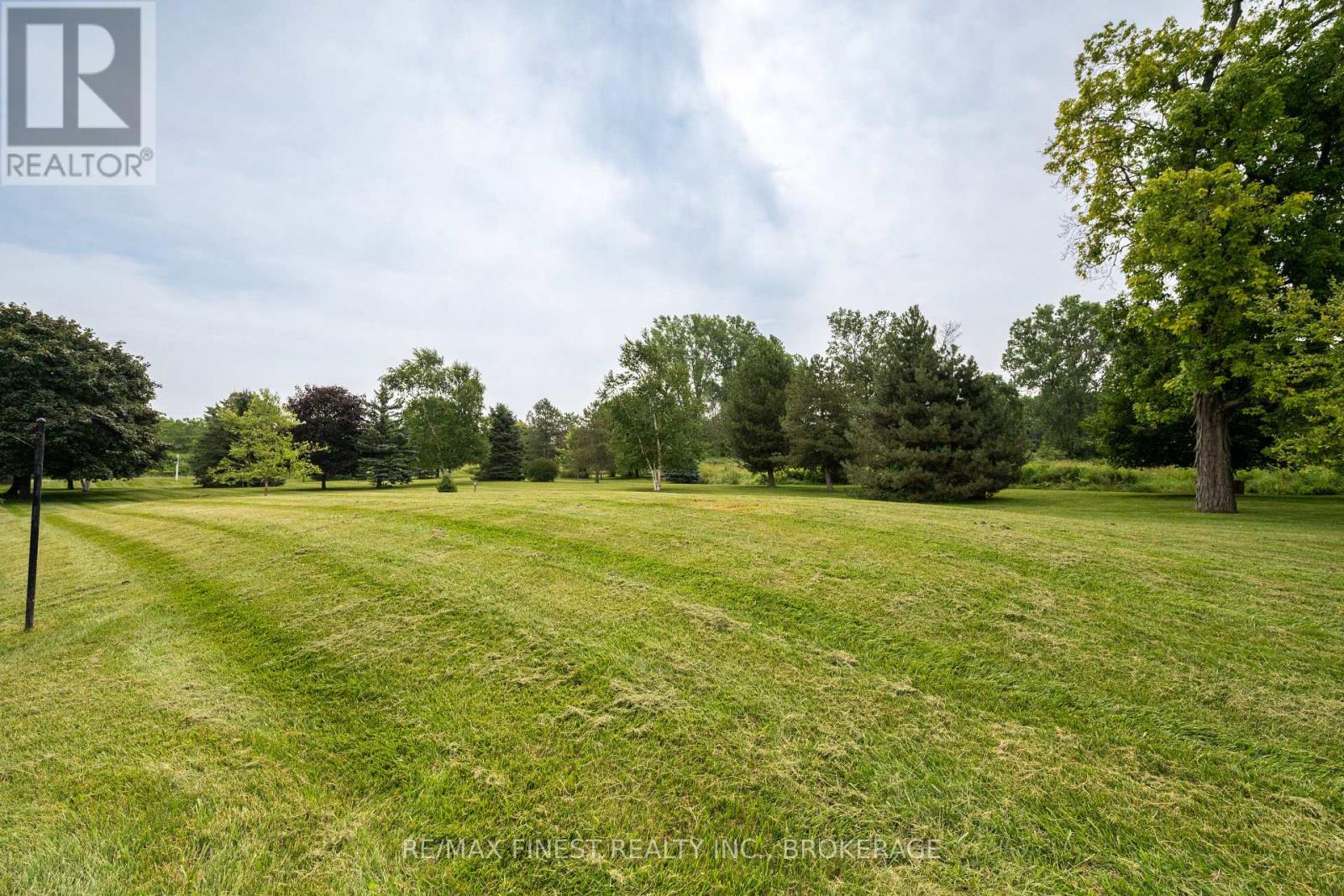 32 Howe Island Drive Property Photo 40