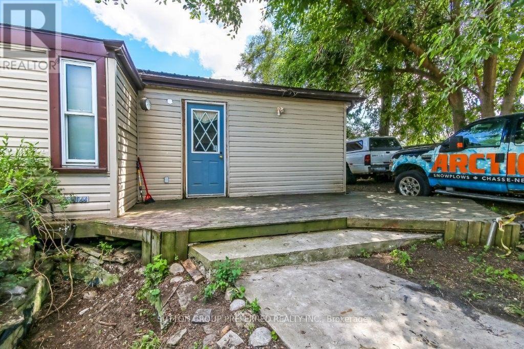 1136 Brydges Street Property Photo 3