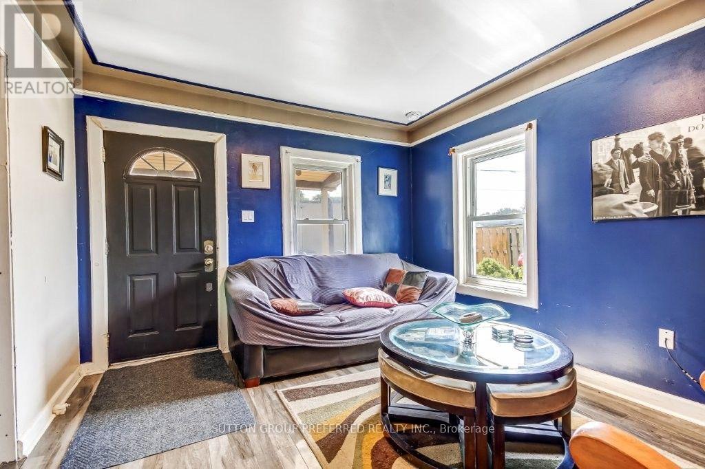 1136 Brydges Street Property Photo 4