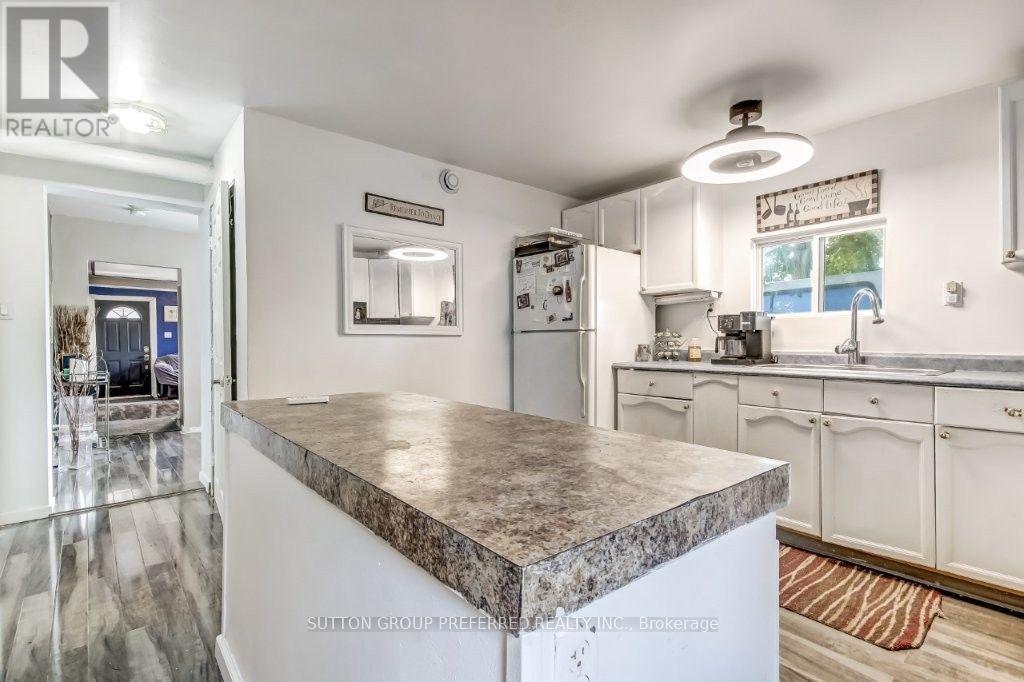 1136 Brydges Street Property Photo 8