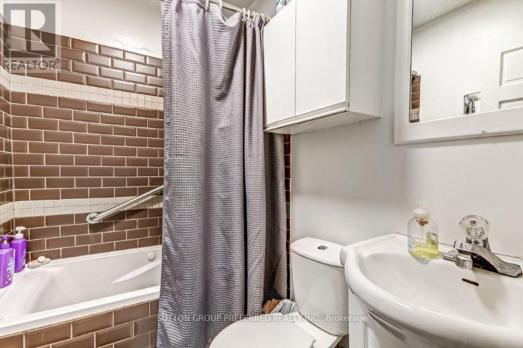 1136 Brydges Street Property Photo 9