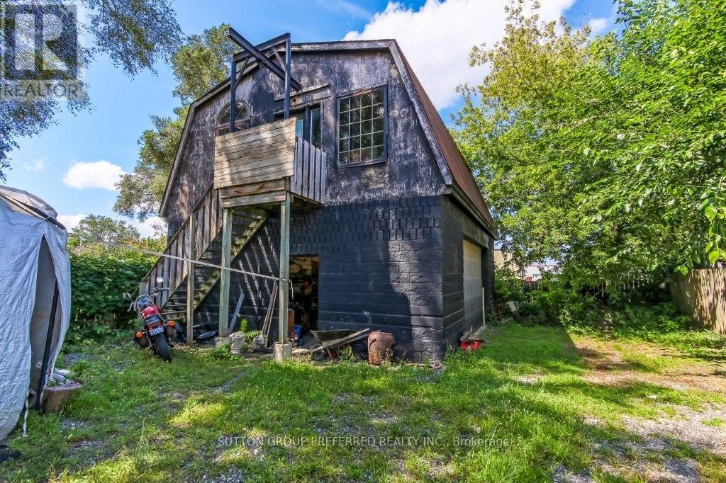 1136 Brydges Street Property Photo 11