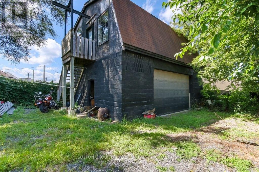 1136 Brydges Street Property Photo 12