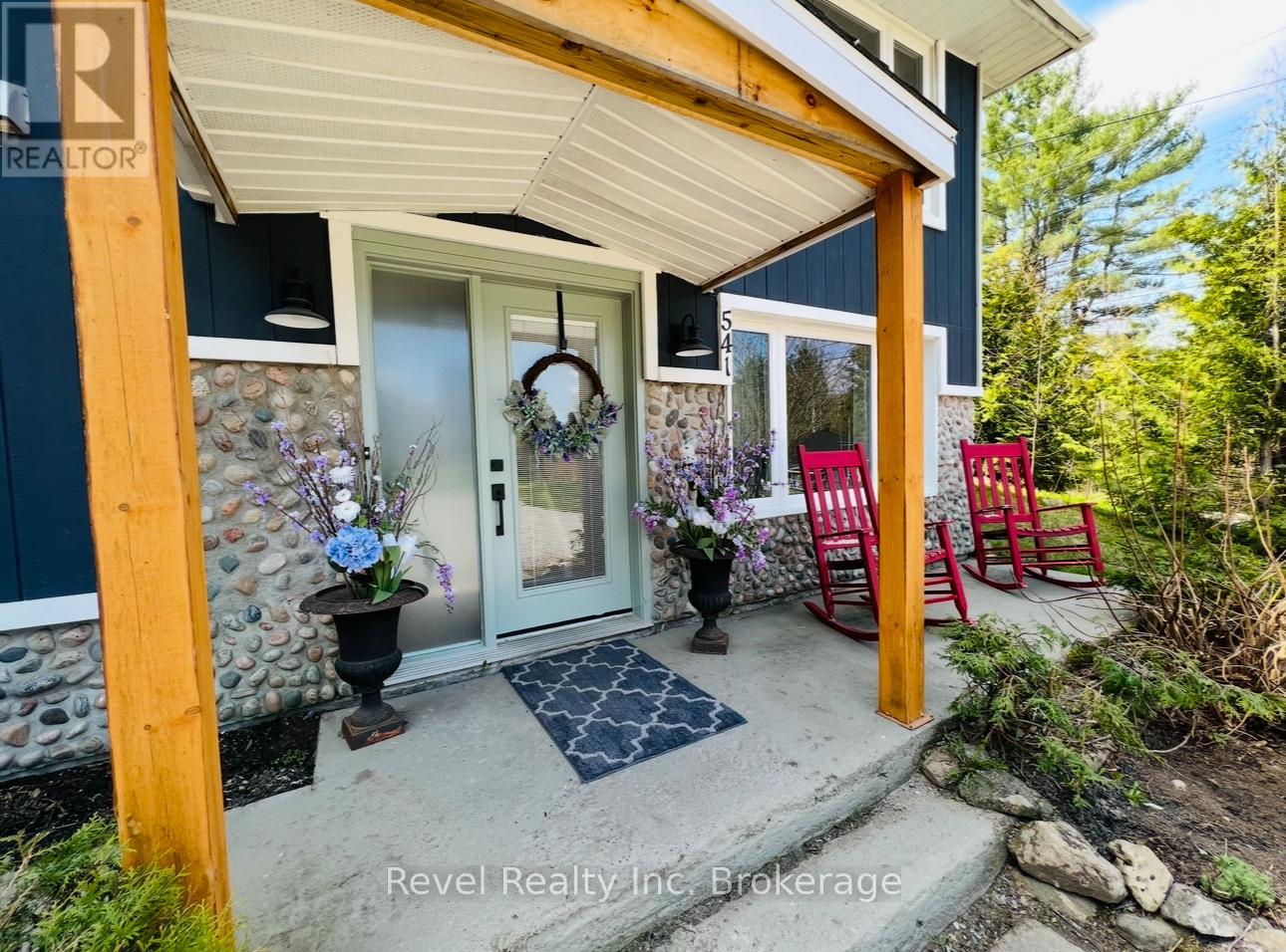 541 Donald Street Property Photo 2