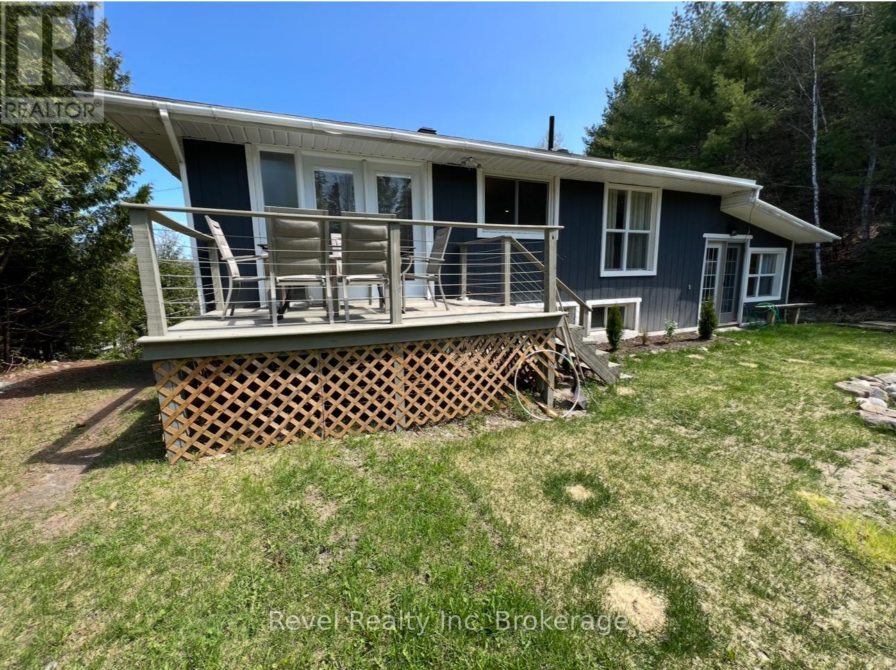 541 Donald Street Property Photo 3