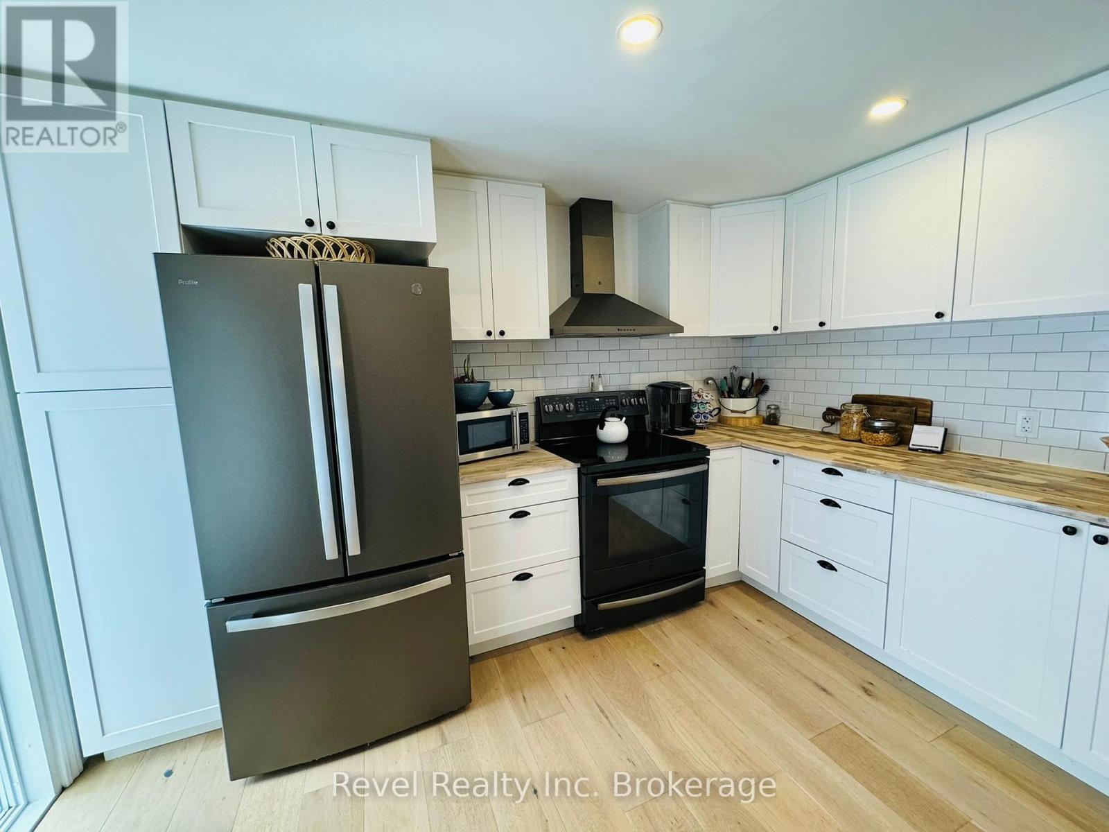 541 Donald Street Property Photo 6