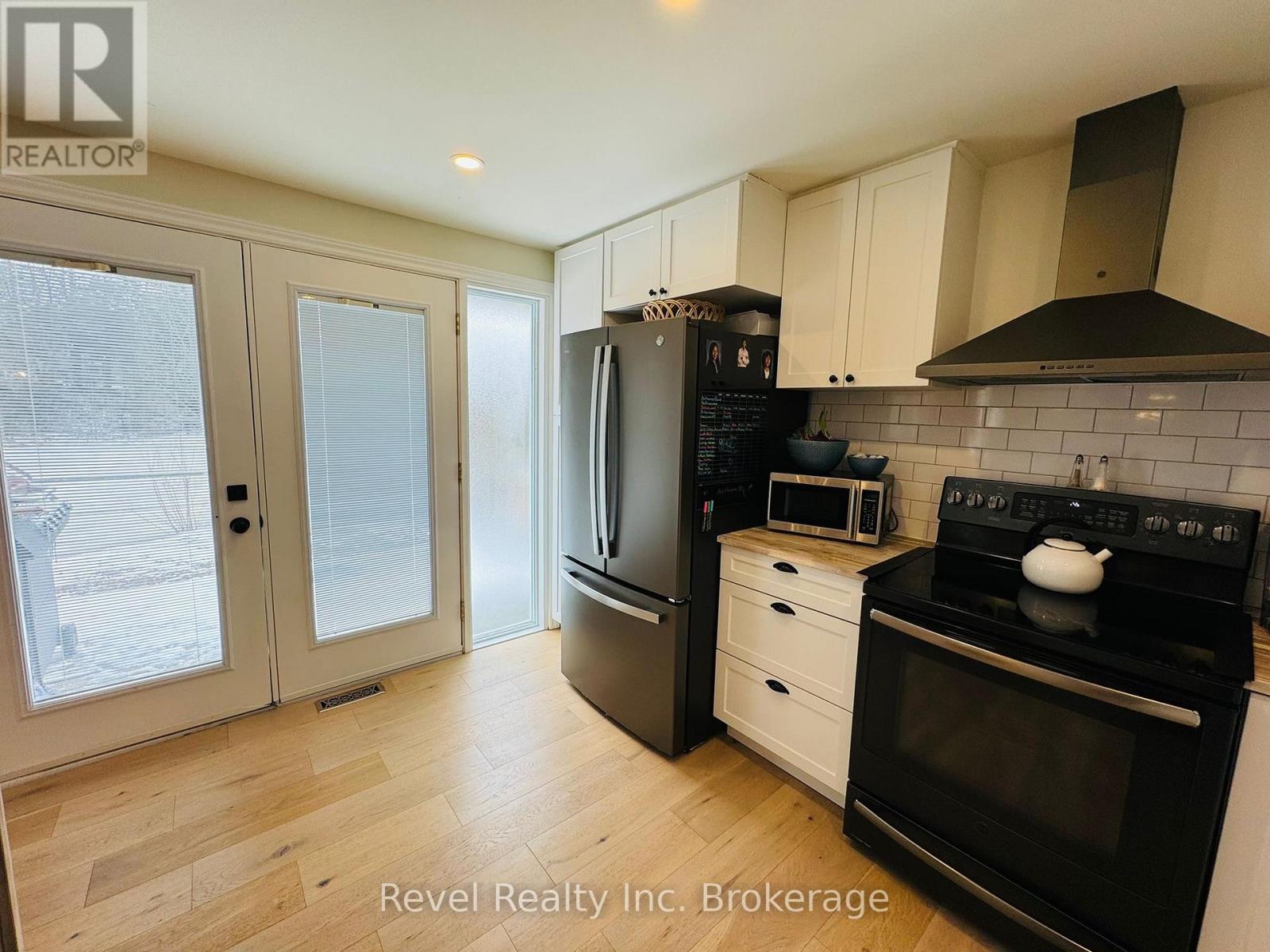 541 Donald Street Property Photo 7