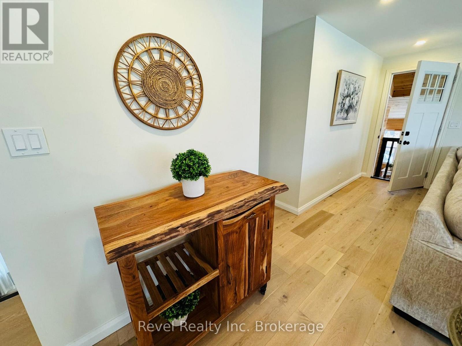 541 Donald Street Property Photo 9