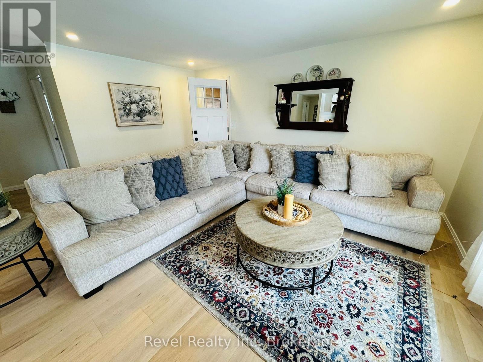 541 Donald Street Property Photo 10