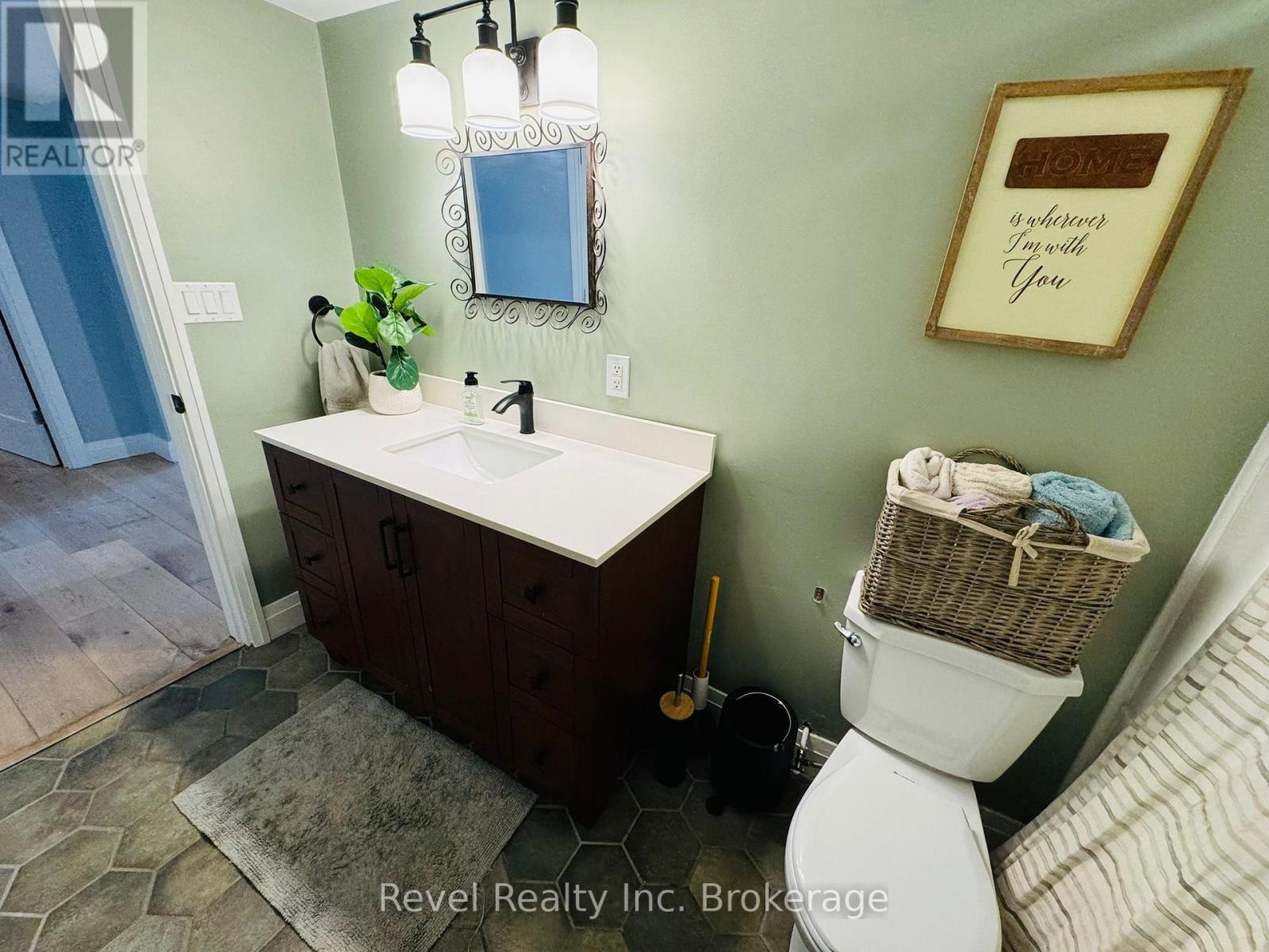 541 Donald Street Property Photo 24
