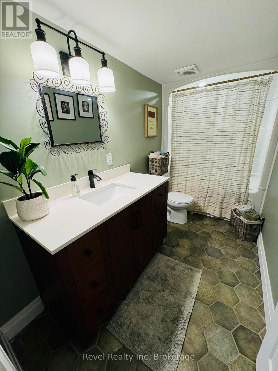 541 Donald Street Property Photo 25