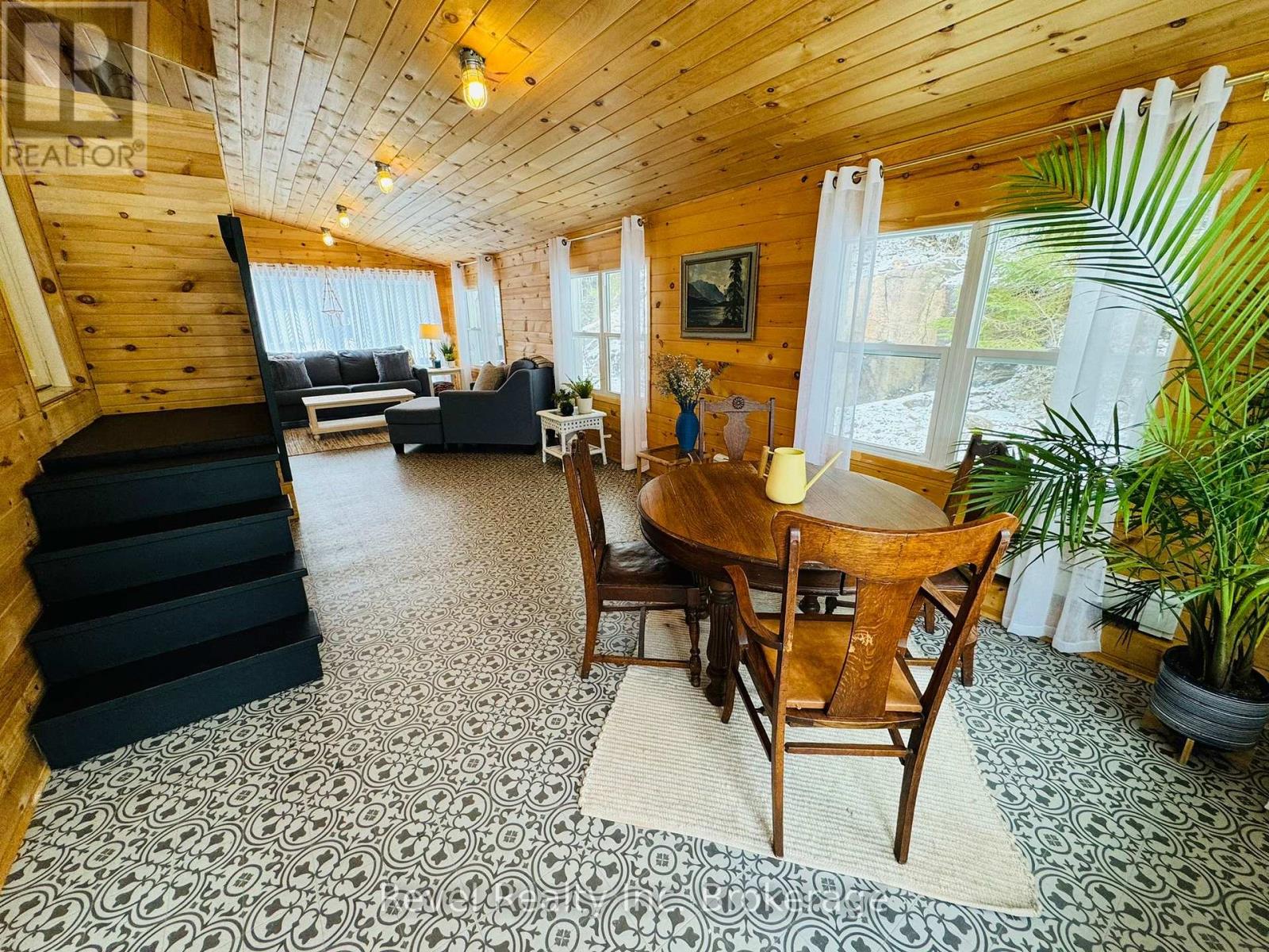 541 Donald Street Property Photo 34