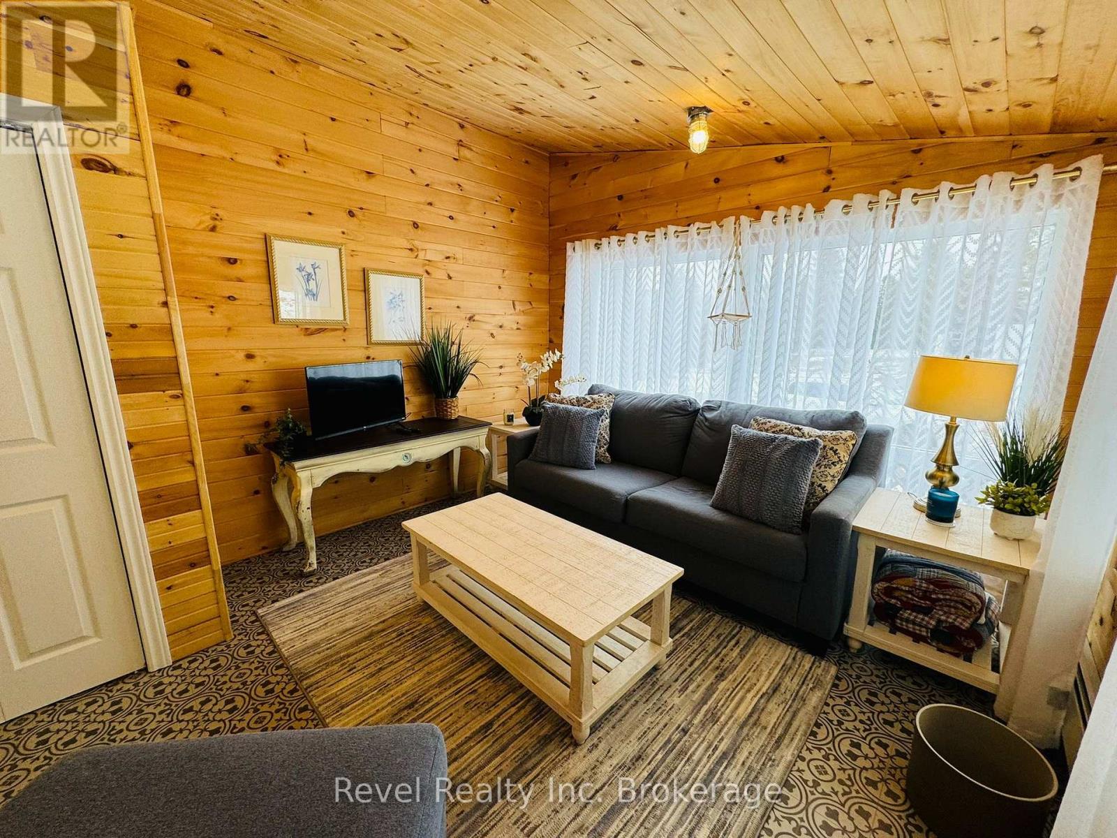 541 Donald Street Property Photo 35