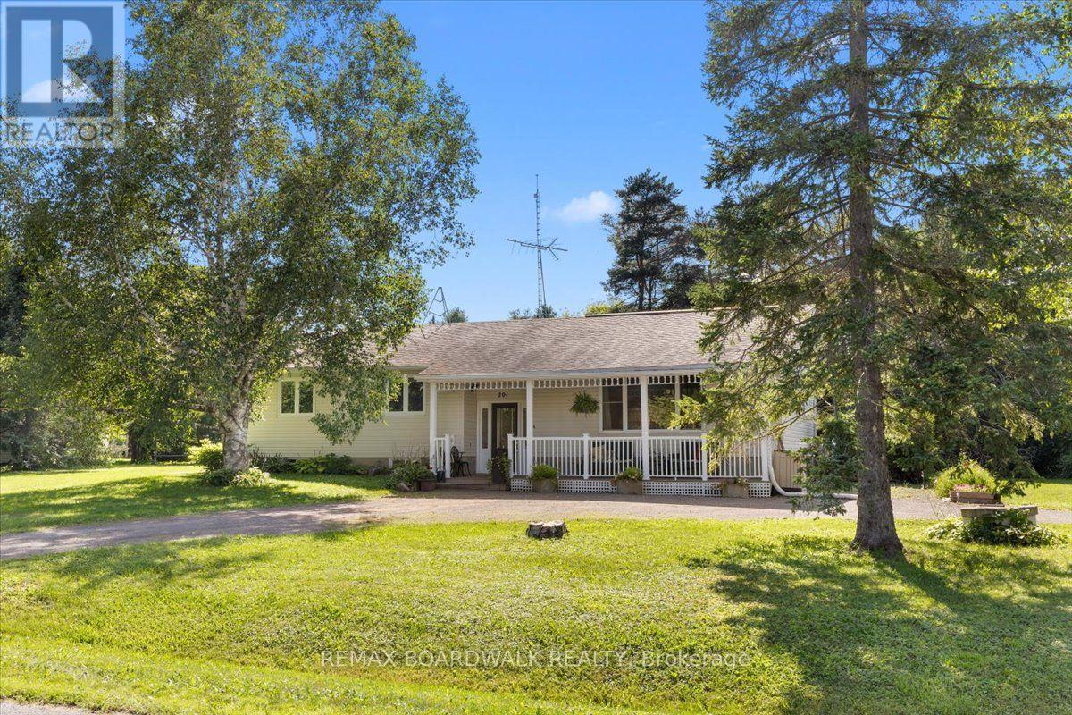 201 Linda Loop Property Photo 1