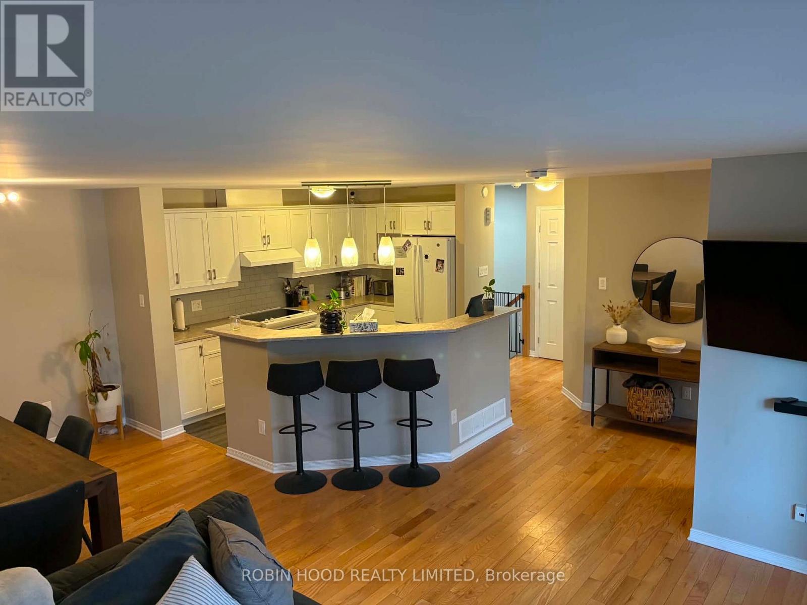 211 - 3275 ST JOSEPH BOULEVARD Property Photo 1